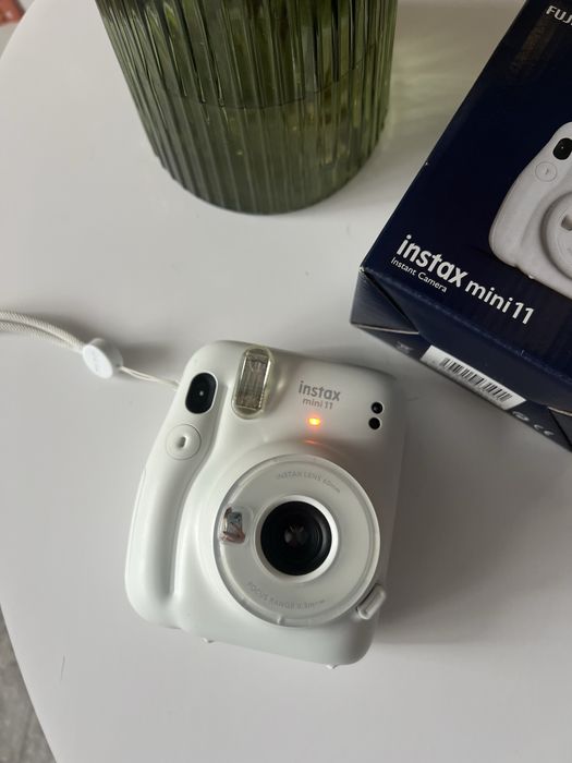 Фотоапарпт Instax mini 11
