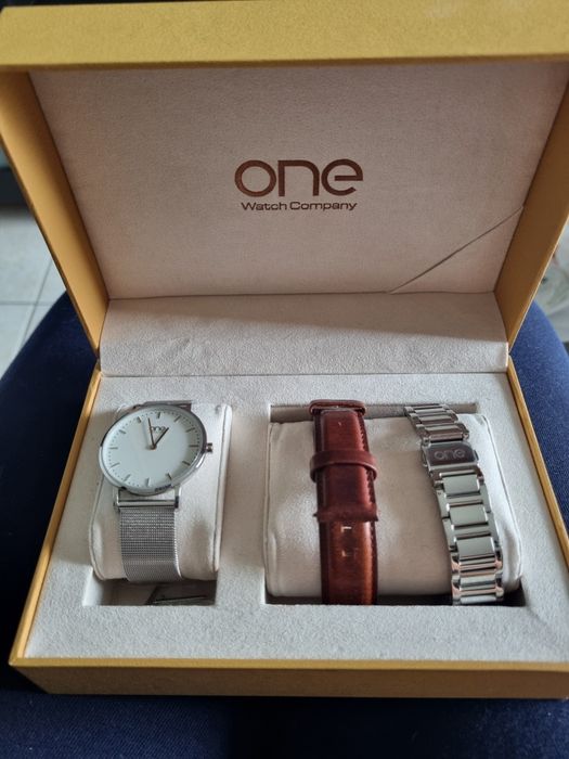 Box relógio one com três braceletes