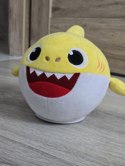 Baby Shark jeździ tańczy spiewa