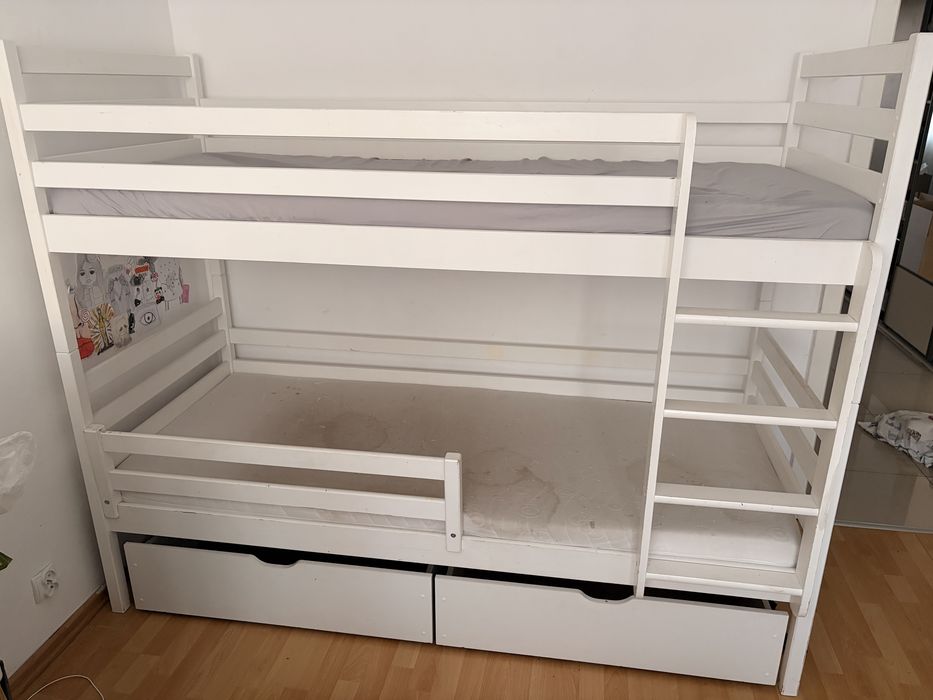 Łóżko piętrowe białe