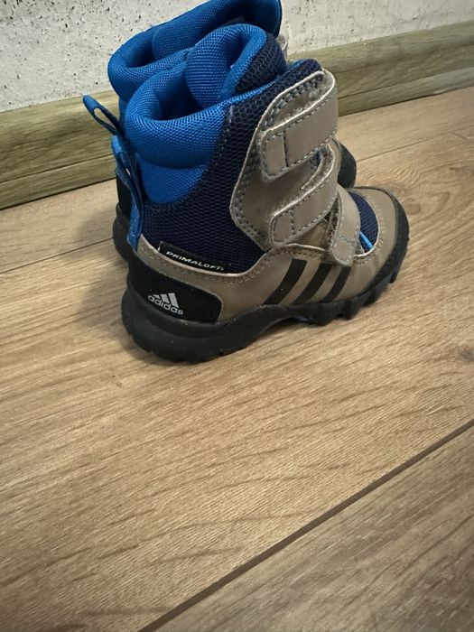 Продам детские зимние ботинки Adidas CW Holtanna Snow