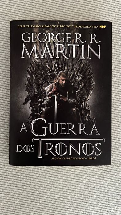 Livro Guerra dos Tronos de George Martin em bom estado.