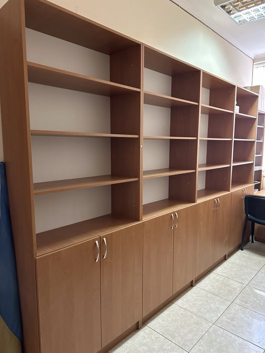 Продаються стелажі до аптеки, магазину