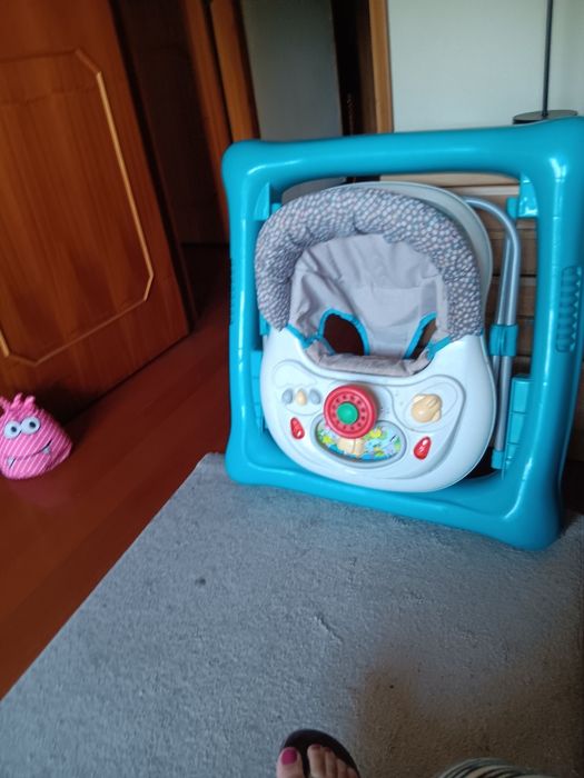 Vendo voador para criança com música.