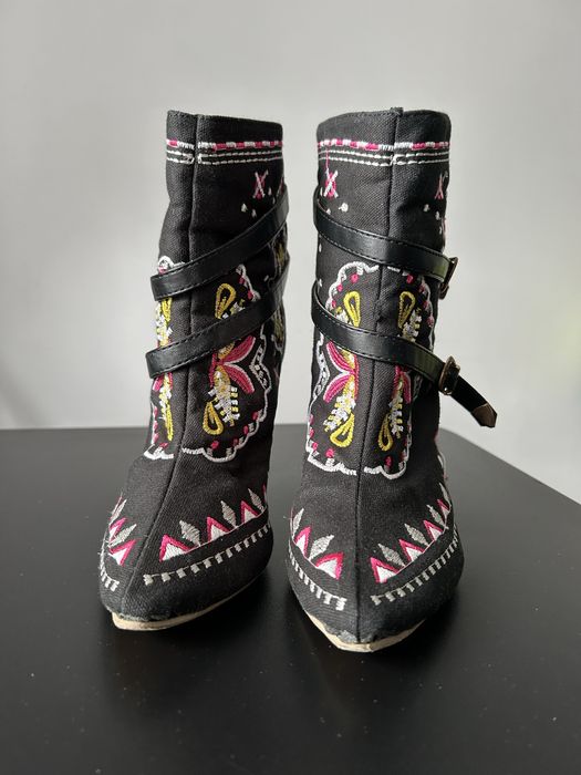 Wiosenne haftowane kozaczki boho r 38