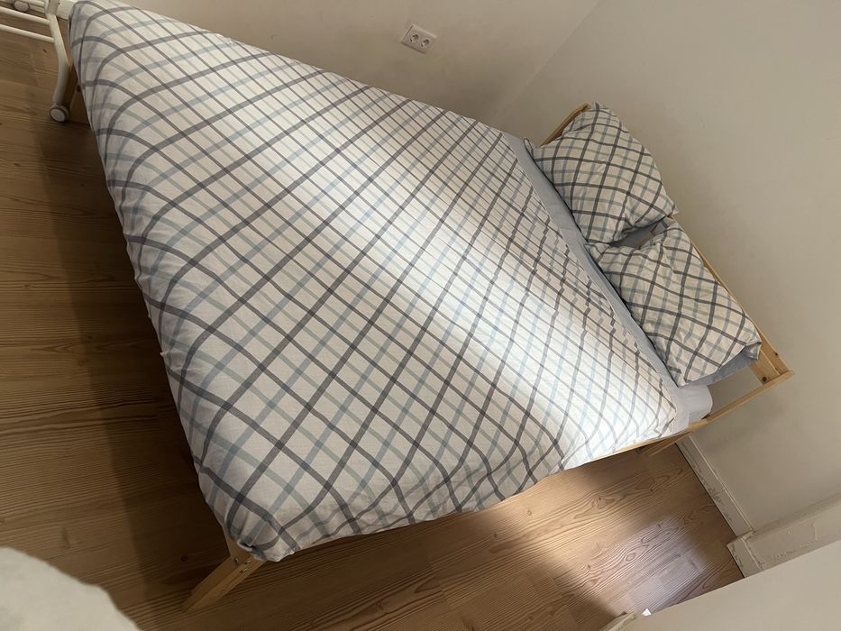 Vendo cama ikeia já com colchão