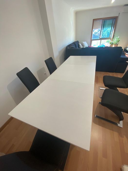 Mesa de sala com 6 cadeiras