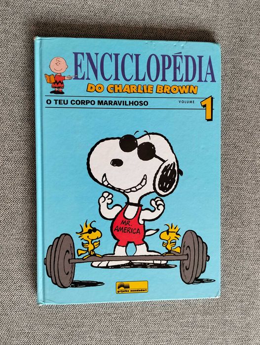 Livro "Enciclopédia do Charlie Brown - O teu corpo maravilhoso"