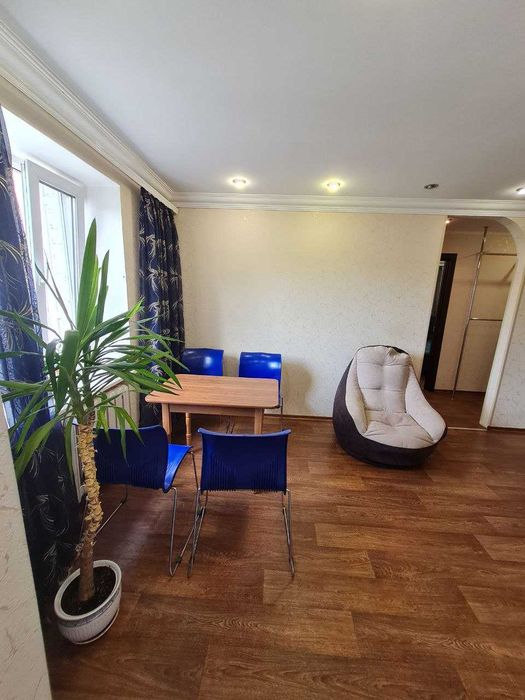 Продам 2 кімн. квартиру в р-ні " РОШЕН". 3/5 цегл.  Ремонт. 55000