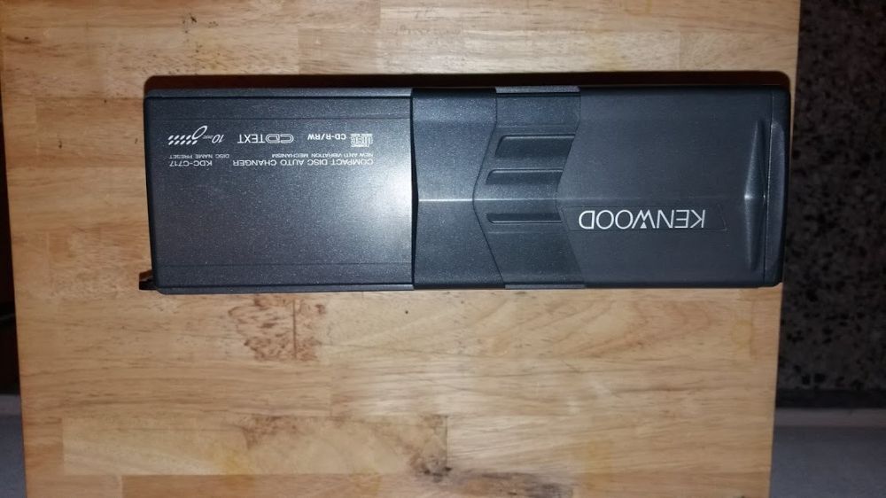 Caixa de CD’s Kenwood KDC-C717