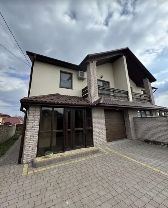 Продаж 2 поверхового будинку з гаражем і ділянкою на 2.3 сотки, 151 кв. м, Байківці