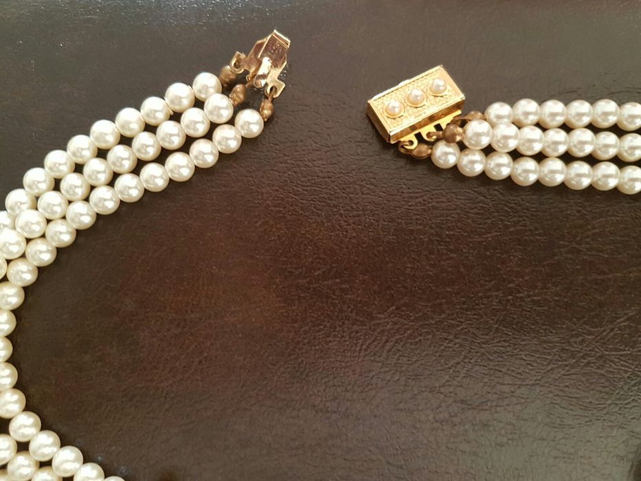 Colar de pérolas com brilhantes