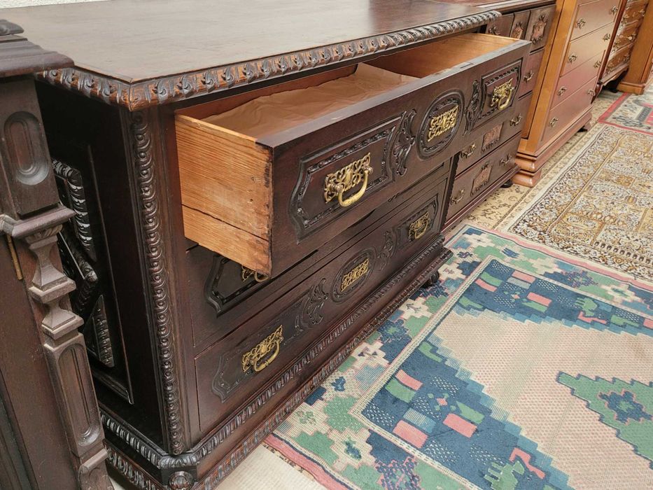 Cómoda antiga em madeira maciça - Muito bom estado geral