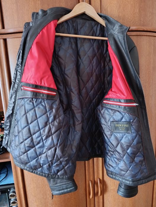 Продам стильную кожаную куртку