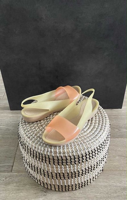 Crocs sandały Colorblock Flat Stucco/Gold W10 41/42