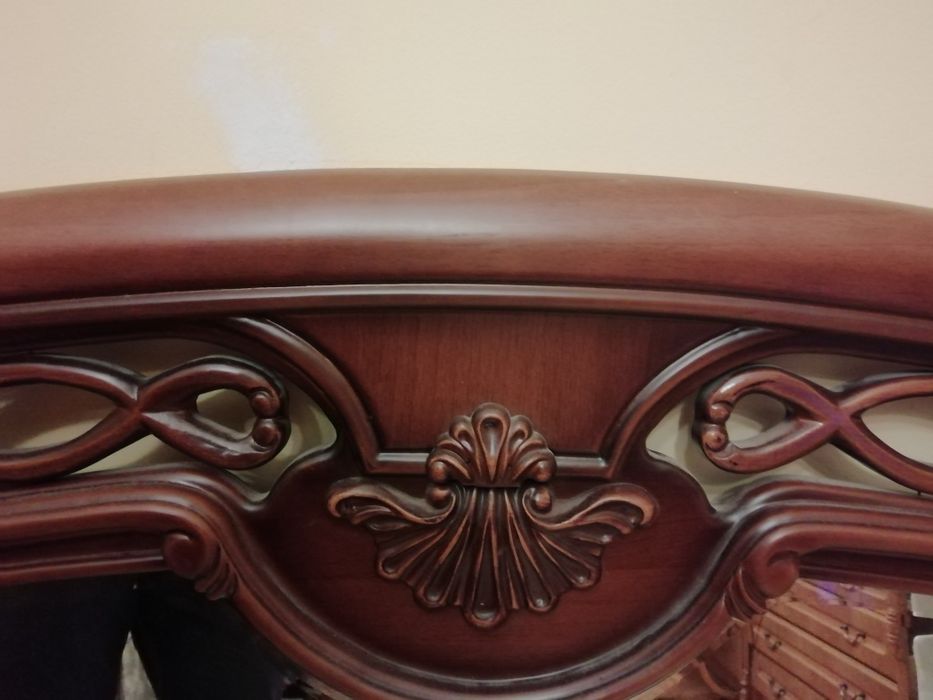 Дзеркало у вітальню