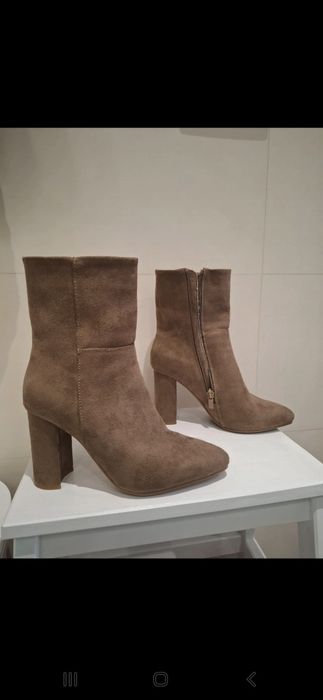 Botas camel imitação de camurça