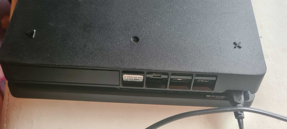 Konsola Sony Playstation 4 PS4 Slim 500 GB Pad