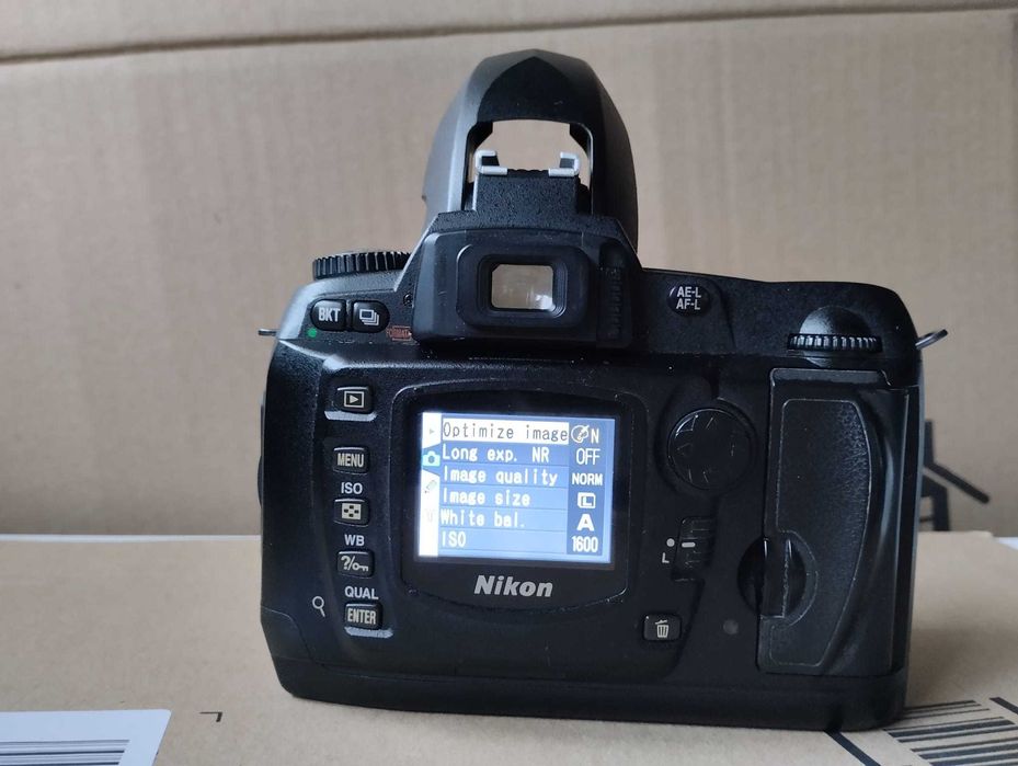 Nikon D70 with fewer than 14,000 shutter actuations64738499809155122