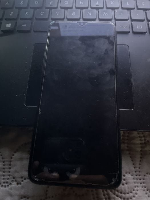 Telemovel oppo e muito bom estado