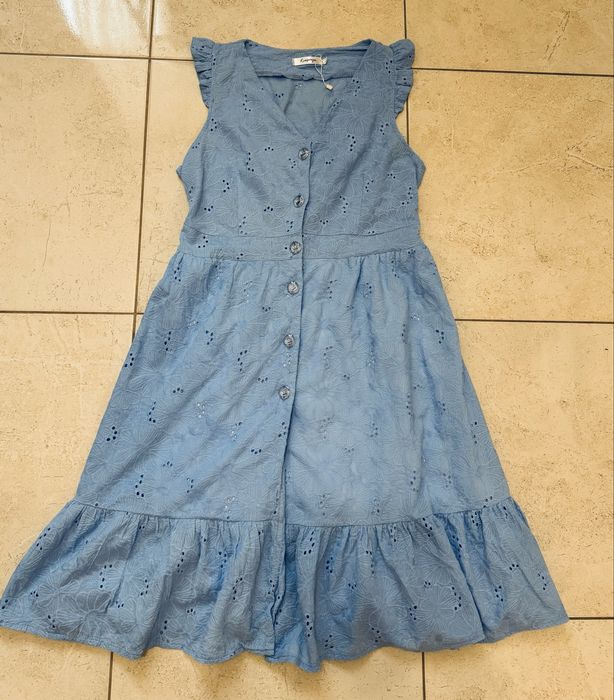 Літній сарафан розміру L з машинною вишивкою