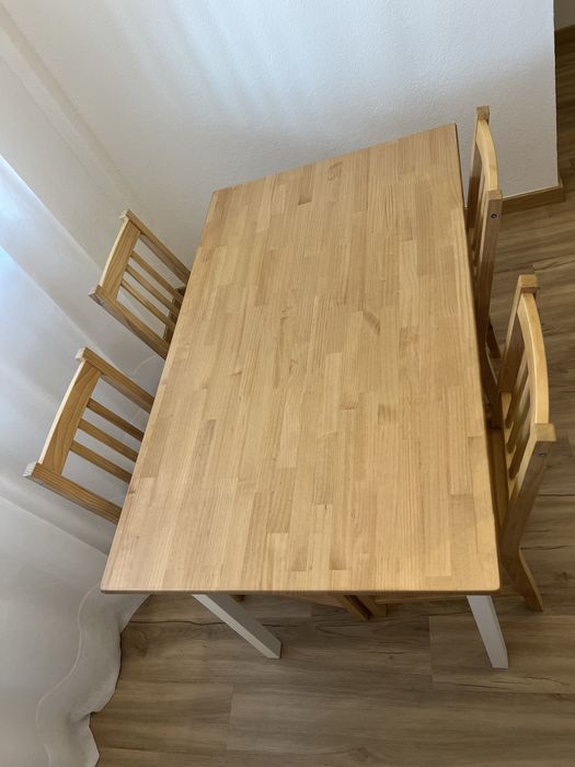 Mesa de Jantar c/ 4 Cadeiras (PINNTORP, Ikea)