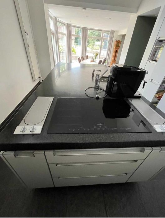 Kuchnia POGGENPOHL z wyspą | Granit | GAGGENAU | QUOOKER | Stan perfekcyjny model SEGMENTO