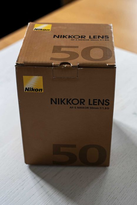 Obiektyw Nikon AF-S Nikkor 50mm f/1.8G – pudełko, dokumenty, 2 dekielki.
