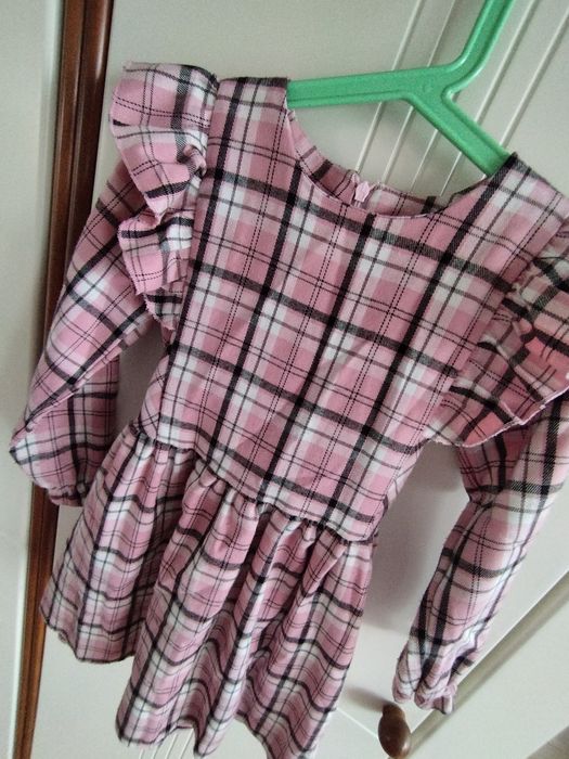 Sukienka w kratę dla dziewczynki
