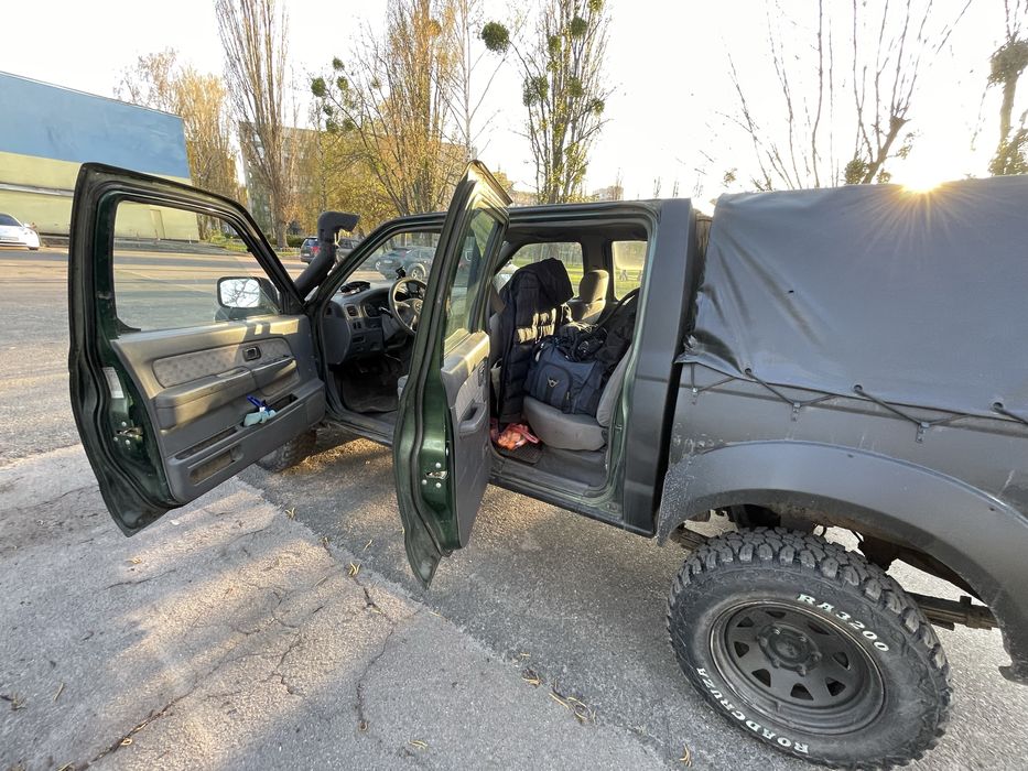 Нісан пікап 2.5 диз для ЗСУ в Украіні цілий