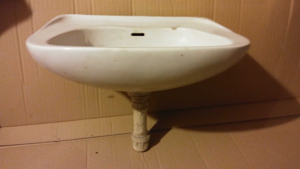 umywalka biala  , ceramiczna