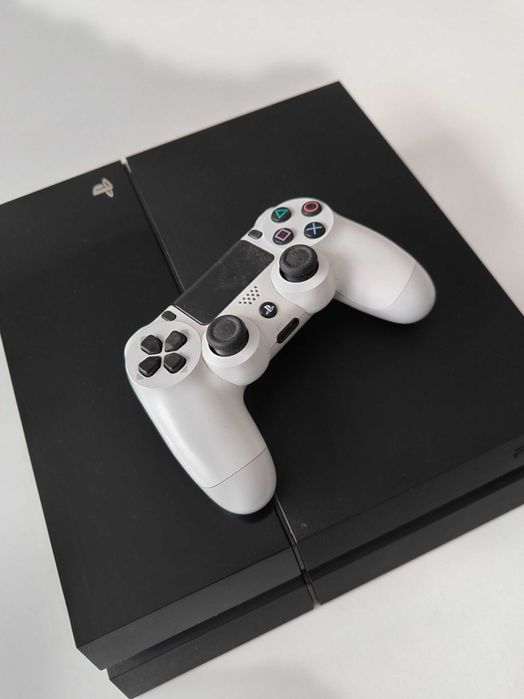 Playstation 4 com comando