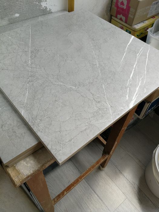 Керамогранит 42*42 серый мат