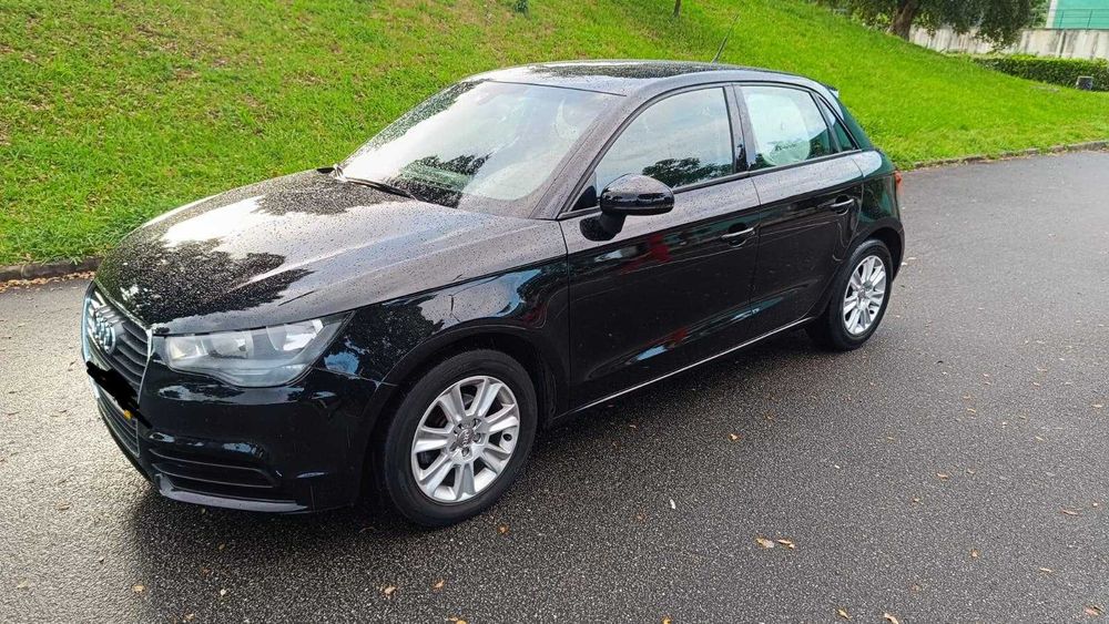 A1 sportback, carro em bom estado de conservação, conduzido por não fumador, conduzido maioritariamente em auto-estrada.