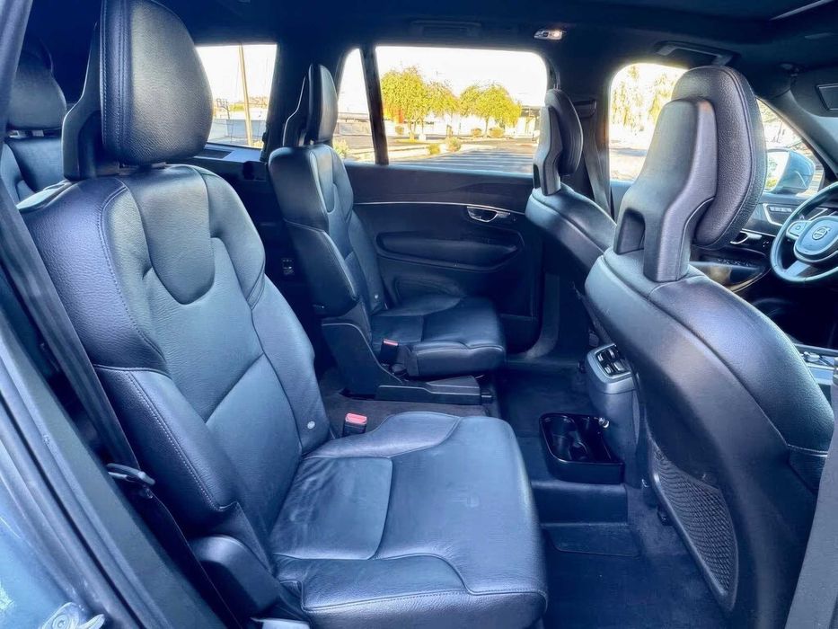 Volvo XC90 T6 Momentum 6-Passenger      2020