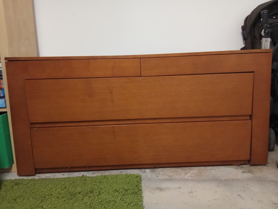 Comoda e espelho de quarto de casal