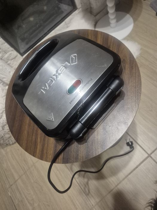 Вафельниця  700 ват