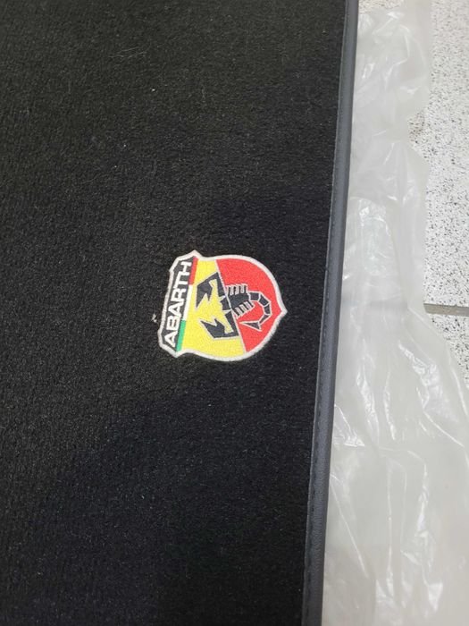 Dywaniki welurowe oryginalne ABARTH 595