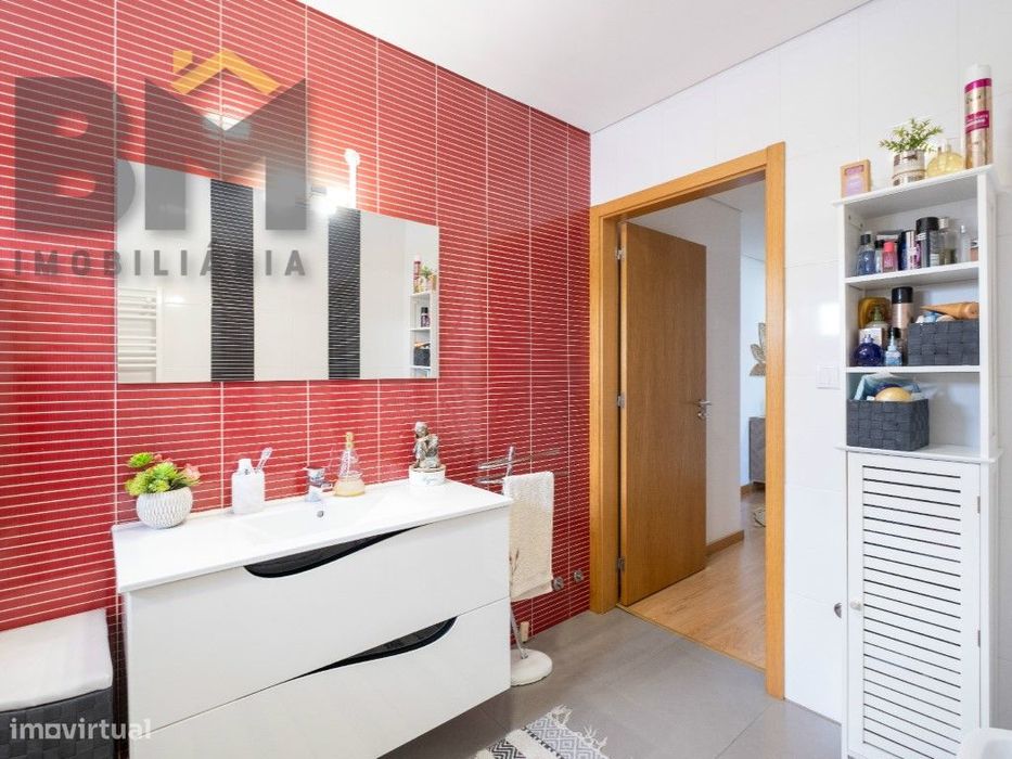 Apartamento T1 convertido em T2 com Tecnologia e Centralidade
