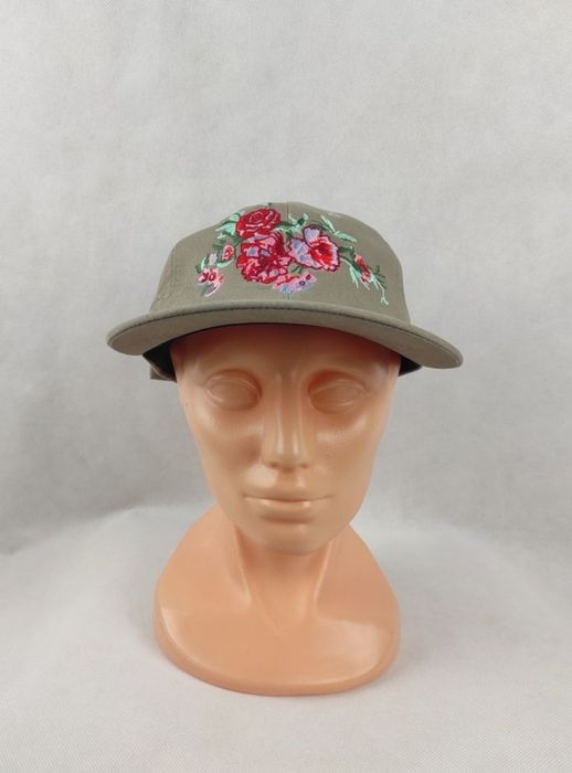 NOWA Damska czapka z daszkiem w kwiaty ciemny beż