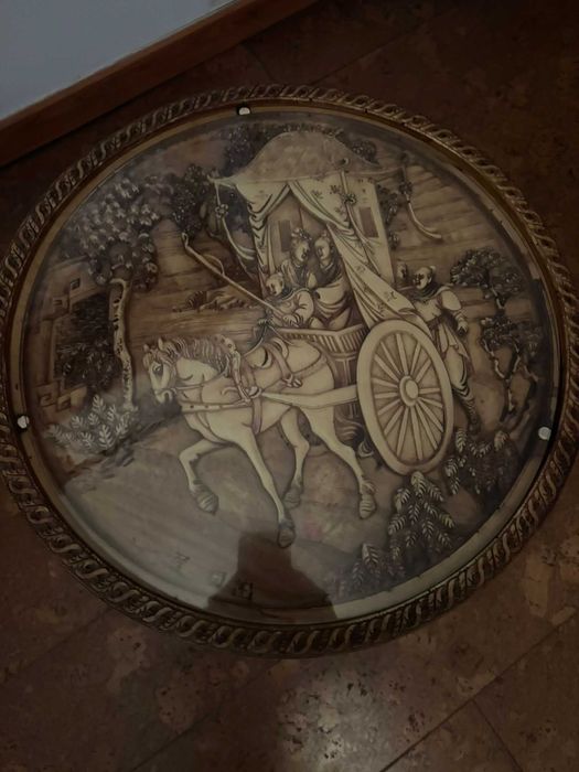 Mesa oriental com esculturas, possivelmente década de 60.