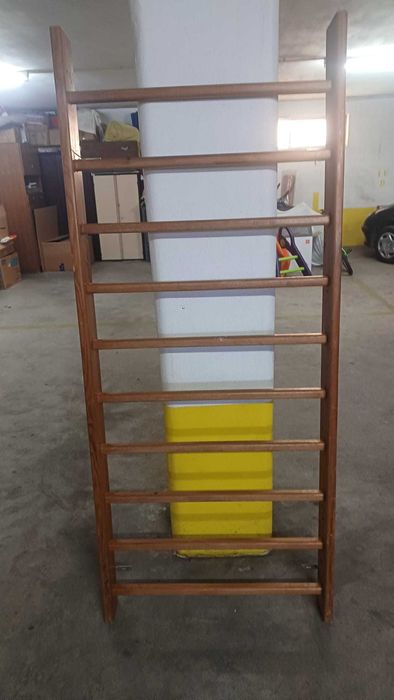 Escada ginasio parede