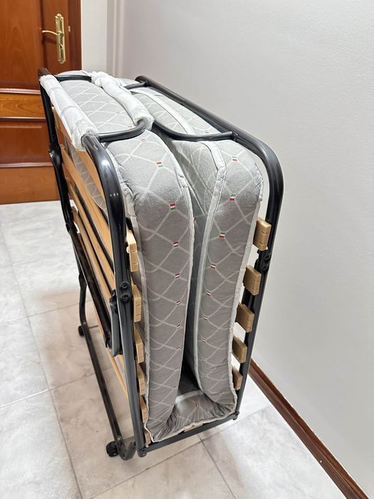 Divã de fechar e abrir com colchão