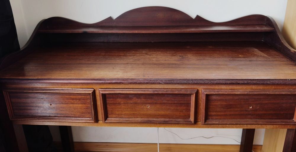 Vendo conjunto para quarto - Secretária em carvalho