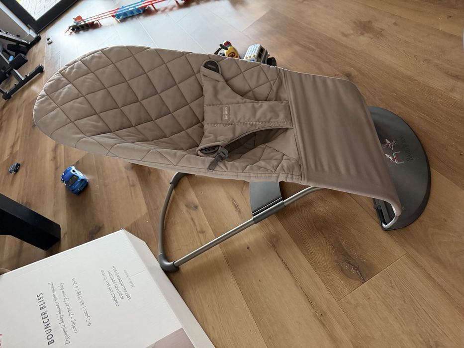 Leżaczek bujaczek babybjorn