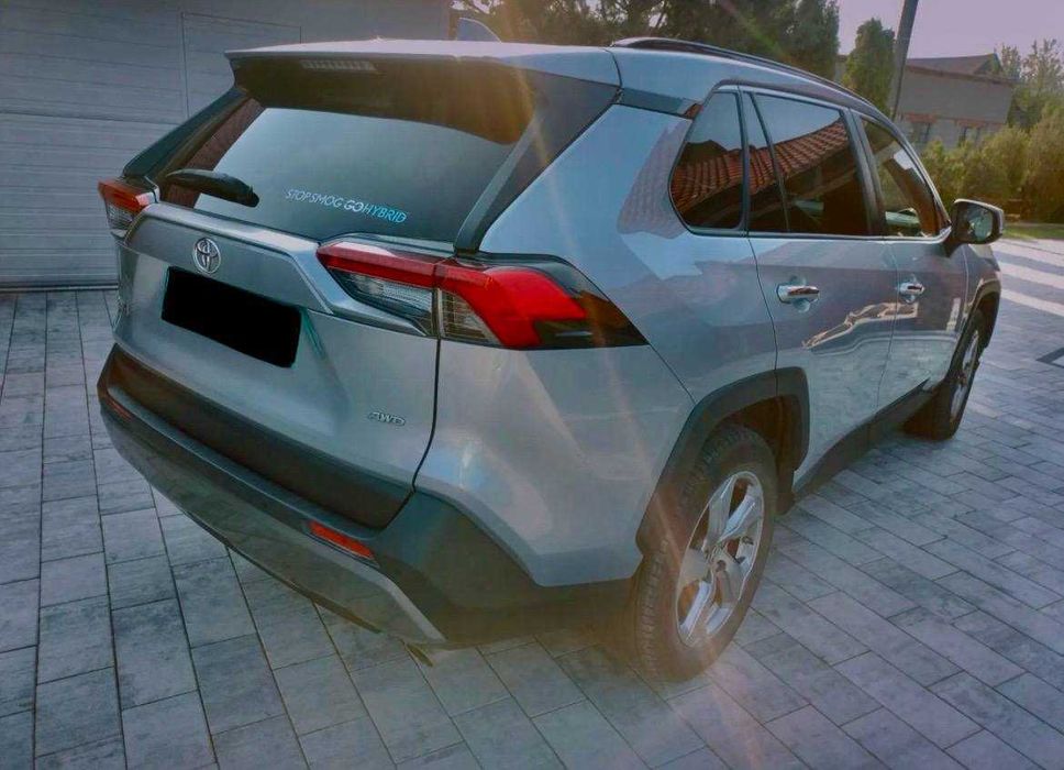 Продам Toyota Rav4 2021