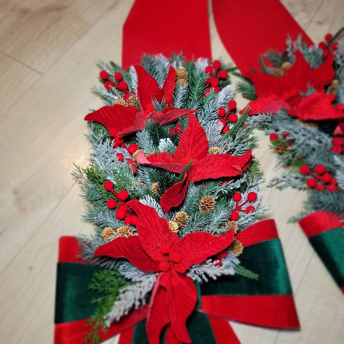 Dwustronna dekoracja na drzwi