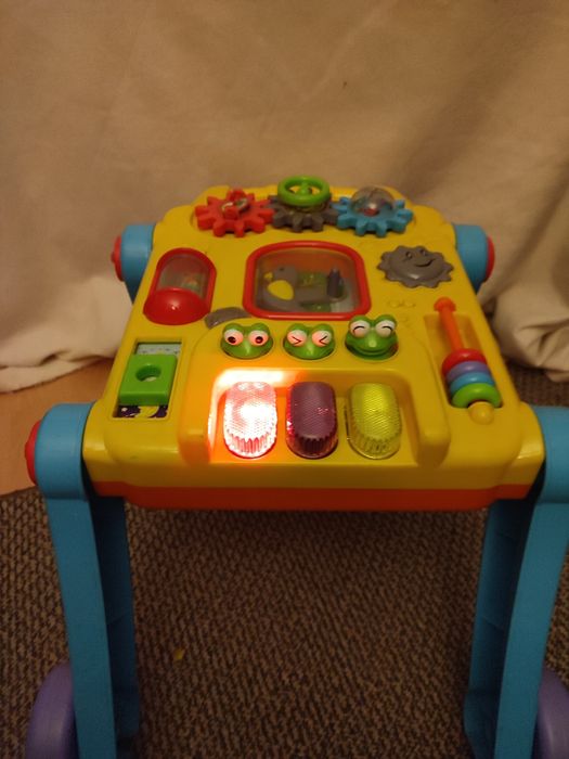 Jeździk pchacz stolik interaktywny