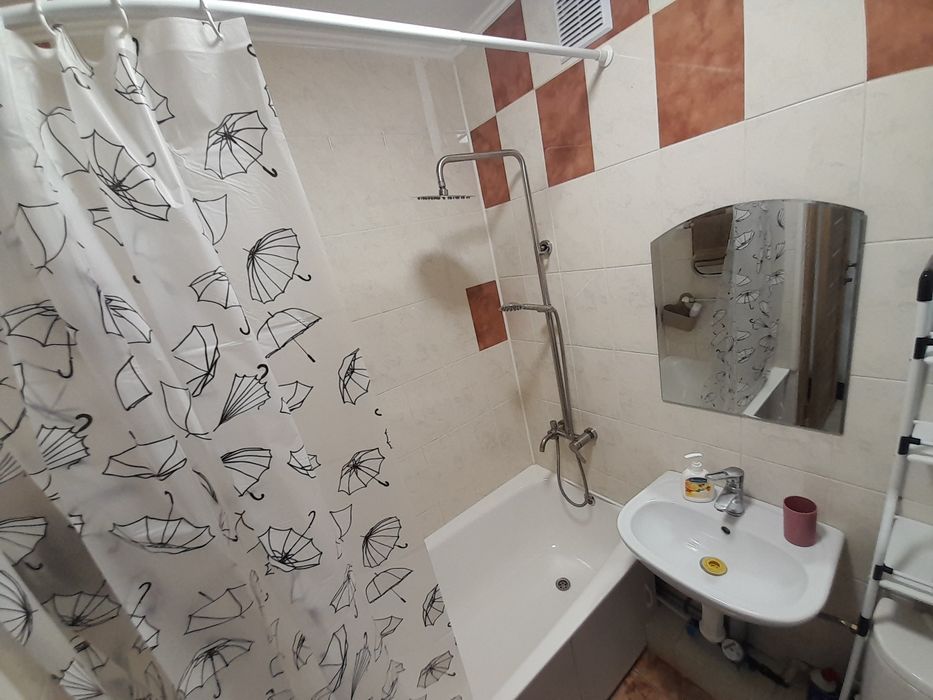 Однокімнатна квартира подобово на Степана Бандери