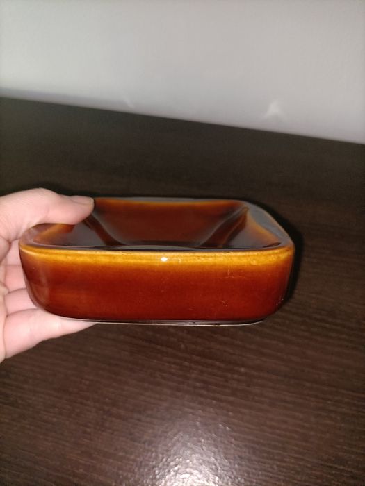 Kwadratowa popielniczka PRL